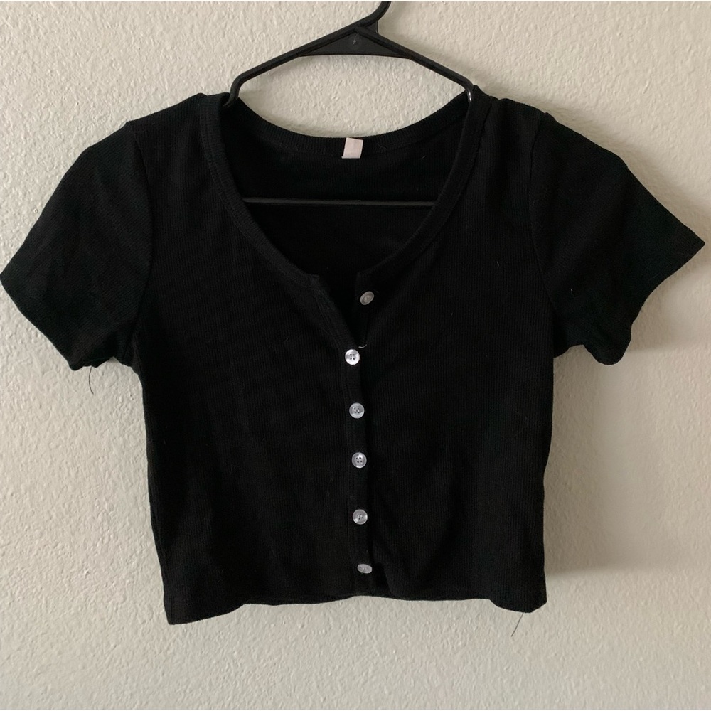 Simple Black Button up Cropped Tee